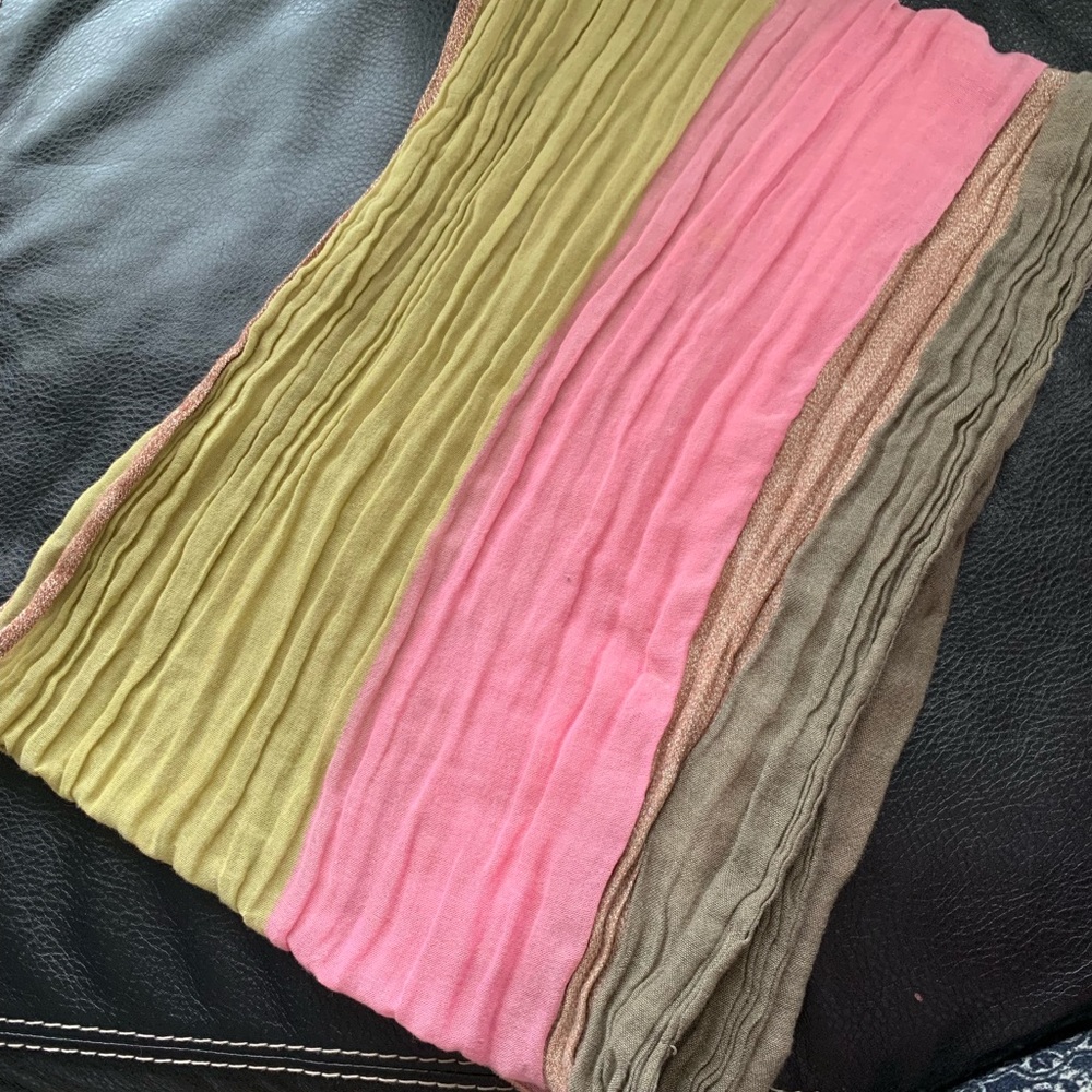 Assorted scarf bundle - Picture 5 of 5